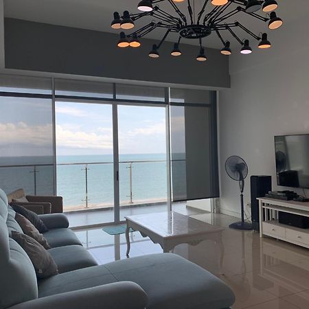 Bay Resort Condominium, 7, Beach-Front Sea View, 6-8 Pax Miri Esterno foto