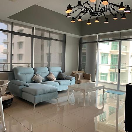 Bay Resort Condominium, 7, Beach-Front Sea View, 6-8 Pax Miri Esterno foto