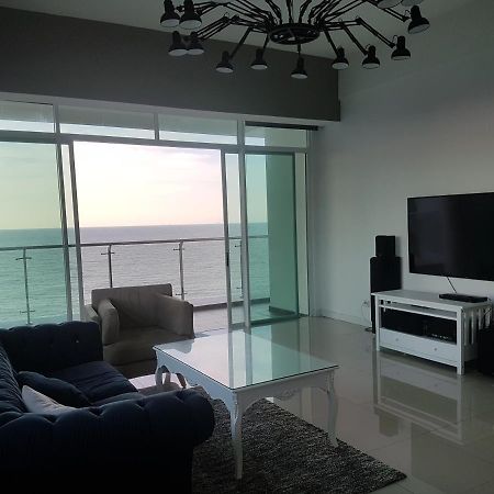 Bay Resort Condominium, 7, Beach-Front Sea View, 6-8 Pax Miri Esterno foto