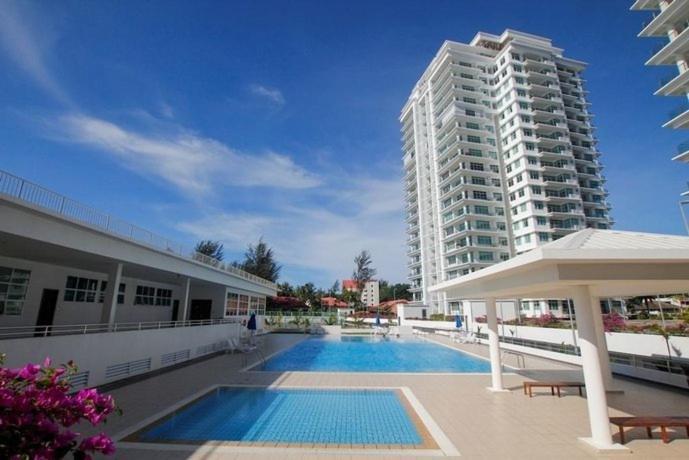 Bay Resort Condominium, 7, Beach-Front Sea View, 6-8 Pax Miri Esterno foto