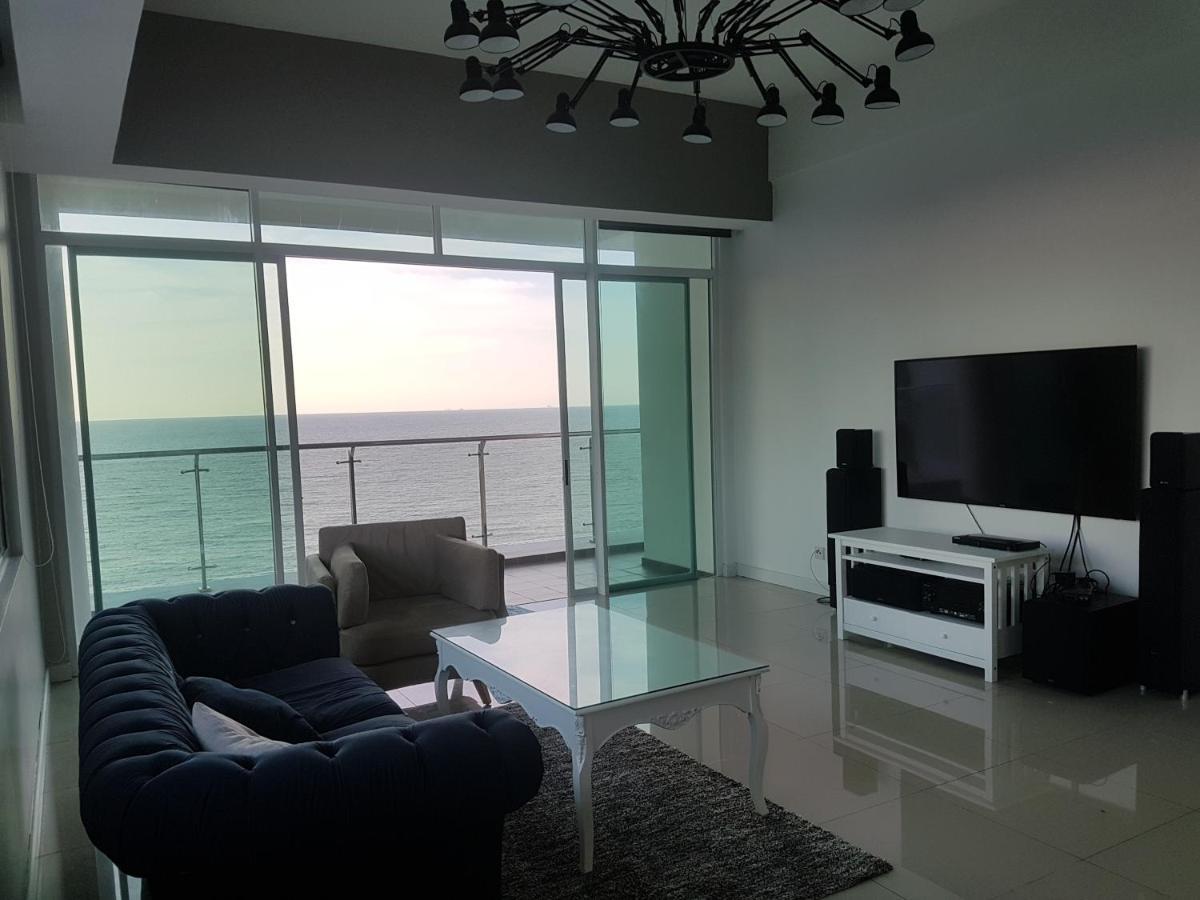 Bay Resort Condominium, 7, Beach-Front Sea View, 6-8 Pax Miri Esterno foto